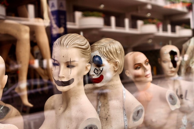 Primer plano del maniquí en la tienda
