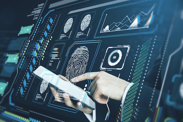 Primer plano de la mano apuntando a la tableta con interfaz creativa de escáner de huellas digitales azul brillante en fondo oscuro Concepto de información tecnológica e identificación Exposición doble