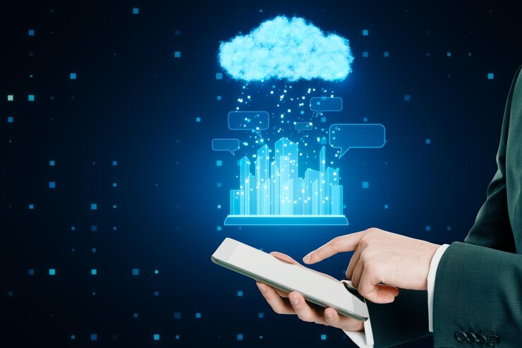 Foto primer plano de la mano femenina apuntando al teléfono inteligente con una nube urbana brillante y un holograma de comunicación de la ciudad sobre un fondo azul borroso de tecnología ciudad inteligente y concepto iot