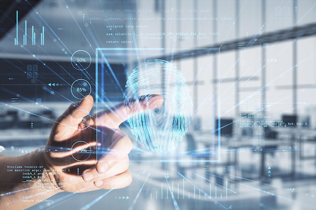 Primer plano de la mano del hombre de negocios apuntando al holograma de huellas dactilares que brilla intensamente en el fondo interior de la oficina borrosa Identificación digital y concepto de tecnología Doble exposición