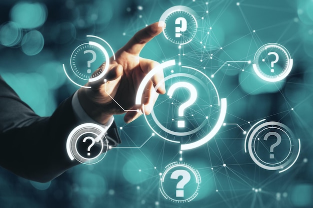 Primer plano de la mano del hombre que apunta a un abstracto interfaz de signos de pregunta brillantes en un fondo borroso de bokeh Tecnología de preguntas frecuentes en línea ayuda a la solución de problemas concepto de doble exposición