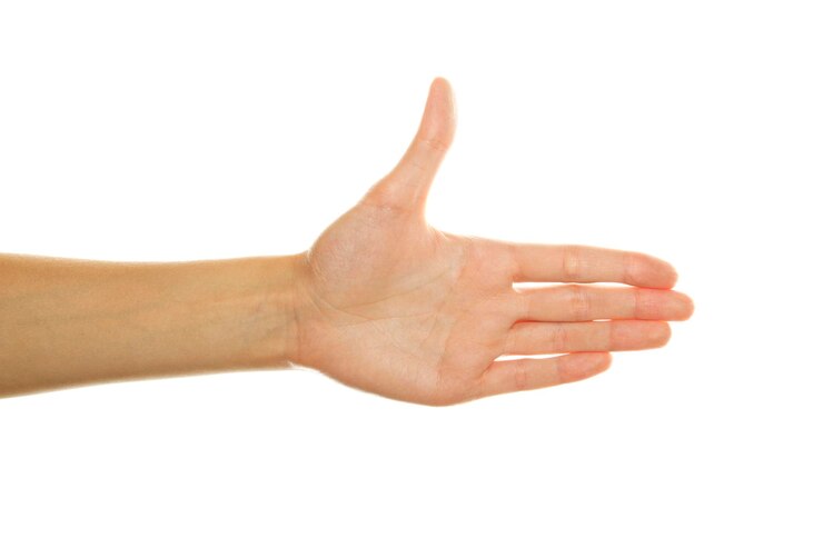 Foto primer plano de la mano de la mujer estirada hacia adelante aislado