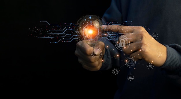 Primer plano de la mano de una persona que sostiene una bombilla brillante en fondo negro Idea idea de innovación e inspiración para el concepto de negocio concepto de datos digitales cibernéticos