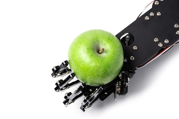Primer plano de la mano de un robot real con manzana verde Concepto de desarrollo de inteligencia artificial y automatización de procesos robóticos