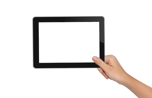 Primer plano de la mano sosteniendo una tableta digital contra un fondo blanco