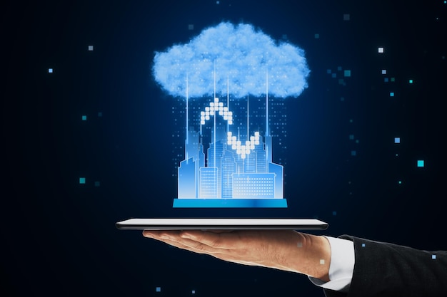 Primer plano de las manos de un hombre de negocios sosteniendo un teléfono celular con un holograma de computación en la nube Comunicación inalámbrica por Internet de la ciudad inteligente con servicios de almacenamiento en la nube Descargar cargar datos en el servidor