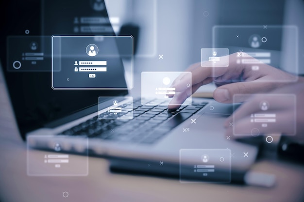 Primer plano de las manos masculinas en el escritorio usando monitores de computadoras portátiles y hologramas de detalles de inicio de sesión en el fondo borroso de la oficina Contraseña página de negocios concepto de internet y tecnología Doble exposición
