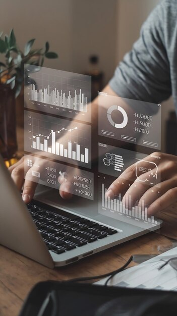 Primer plano de las manos de una persona que usa una computadora portátil haciendo análisis de datos con gráficos y gráficos