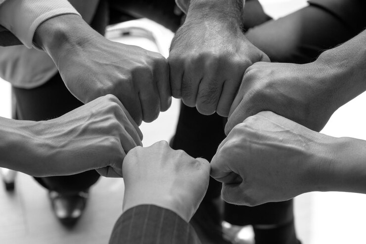 Foto primer plano de las manos de las personas