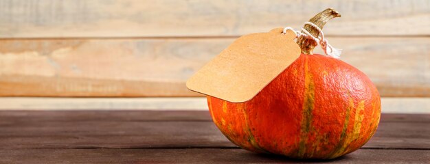 Foto primer plano de una manzana en la mesa