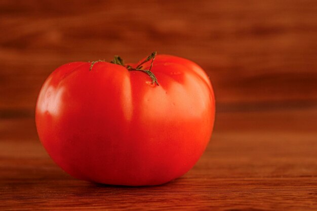 Foto primer plano de una manzana en la mesa