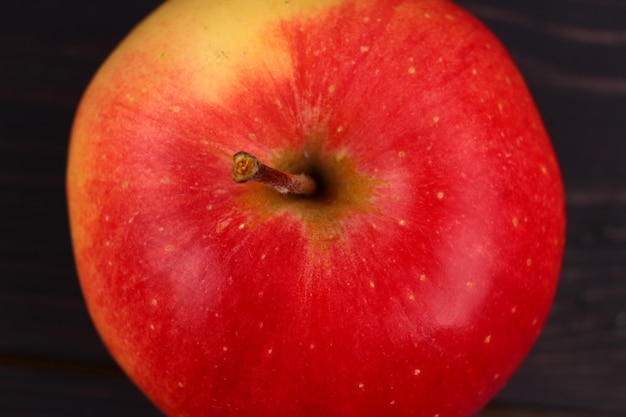 Primer plano de la manzana roja de Florin