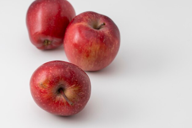 primer plano, manzana roja, en, un, fondo blanco