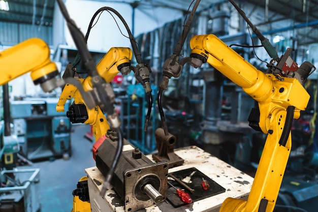 Foto primer plano de la máquina amarilla en la fábrica