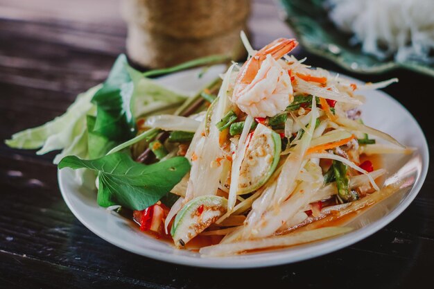 Primer plano de mariscos servidos en un plato