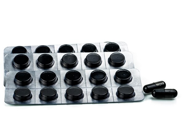 Primer plano de los medicamentos sobre un fondo blanco