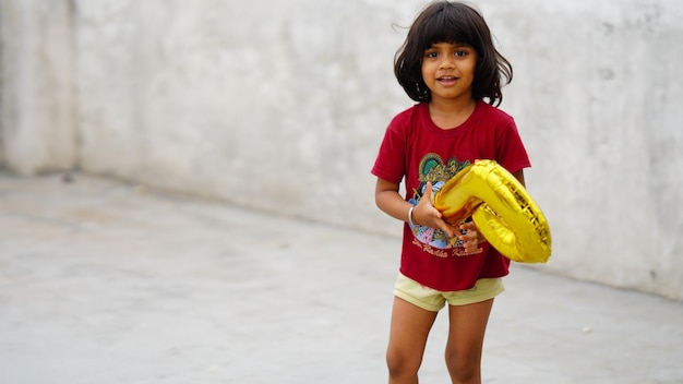 Primer plano medio cara de niña