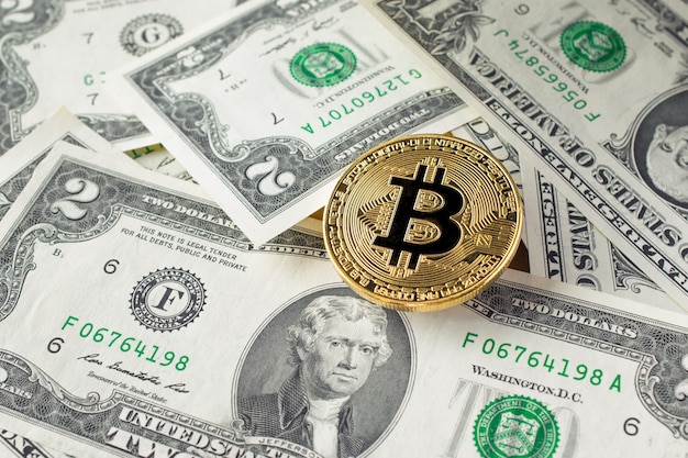 primer plano moneda dorada bitcoin crypto Concepto de fondo de moneda.