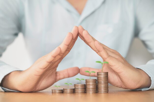 Foto primer plano de monedas en la mano