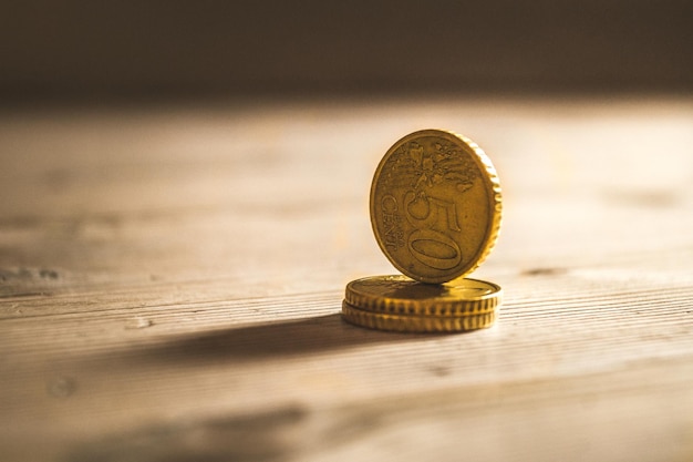 Foto primer plano de las monedas en la mesa