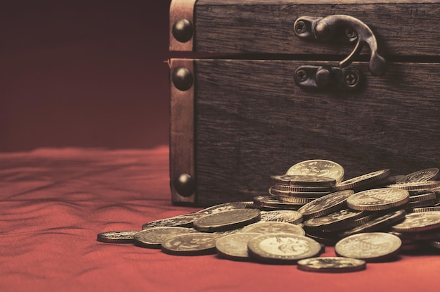Primer plano de las monedas en la mesa
