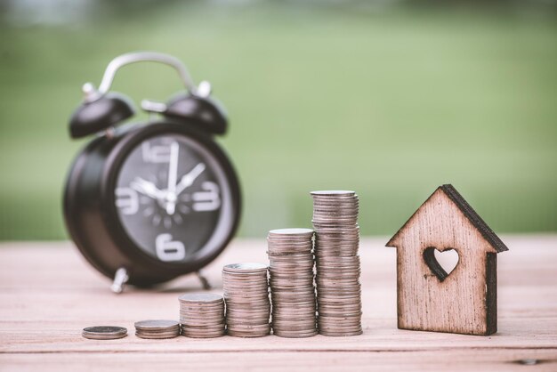 Foto primer plano de las monedas sobre la mesa