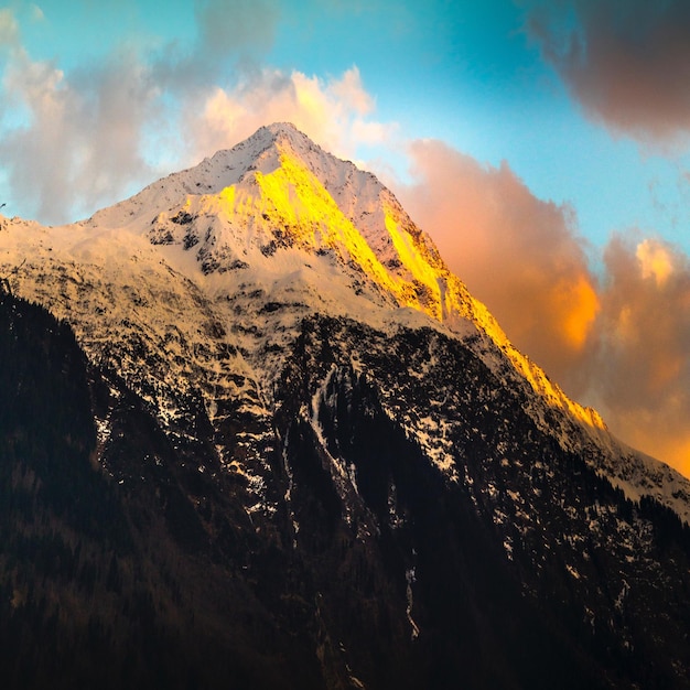 Foto primer plano de la montaña contra el cielo