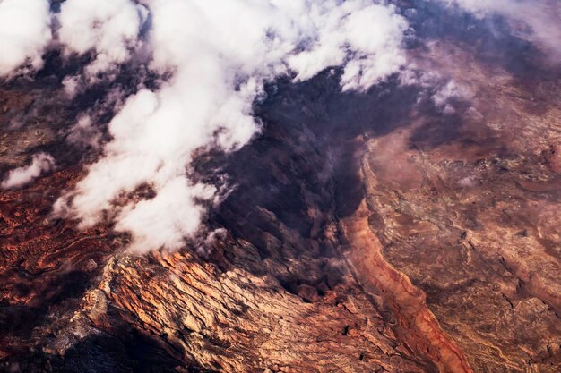 Foto primer plano de una montaña volcánica