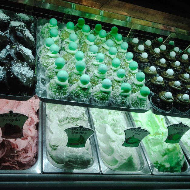 Foto primer plano del mostrador de helados