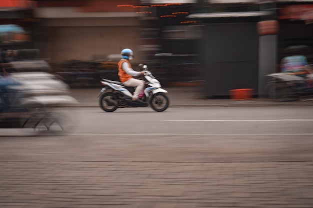 Foto primer plano de una motocicleta en la calle