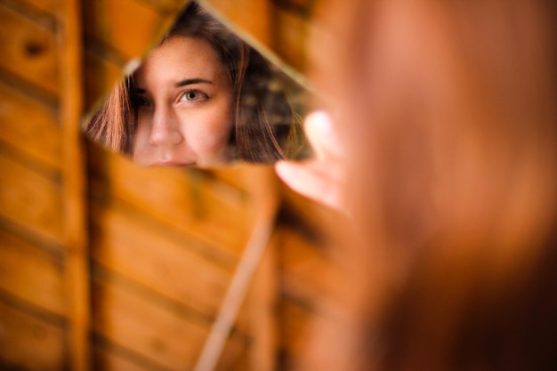 Foto primer plano de una mujer joven