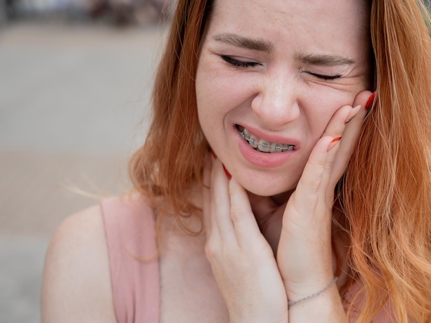 Foto primer plano de una mujer joven