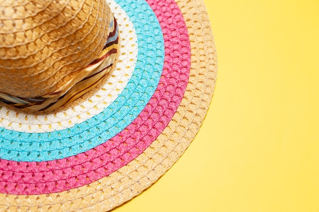 Foto primer plano, de, mujer, sombrero de verano