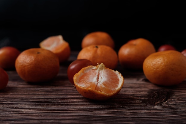 Foto primer plano de las naranjas en la mesa
