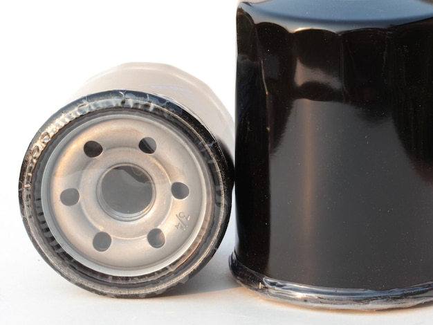 Foto primer plano de un neumático sobre un fondo blanco