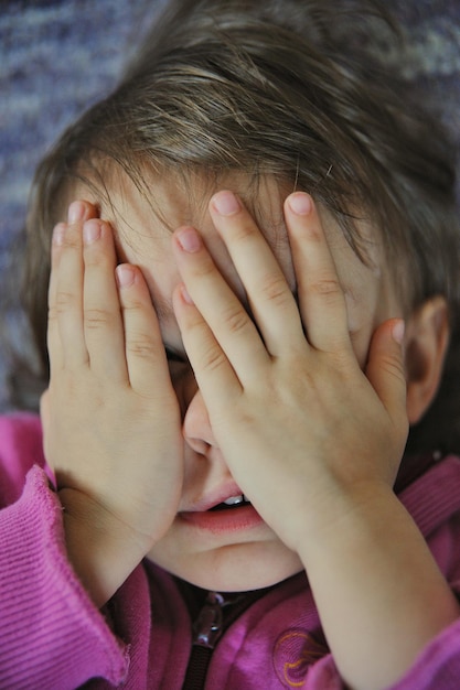 Foto primer plano de un niño lindo