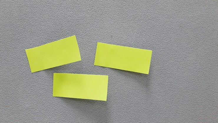 Foto primer plano de las notas adhesivas