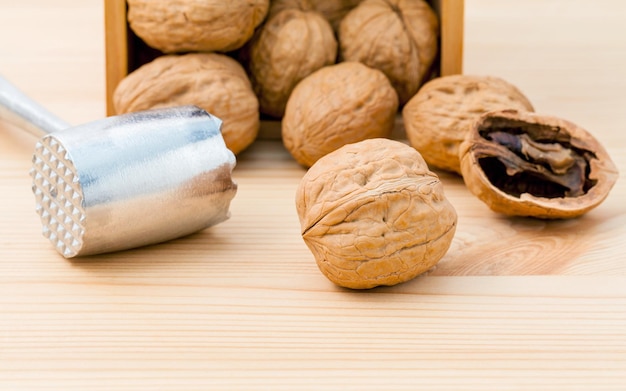 Foto primer plano de las nueces en la mesa