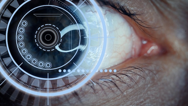 Primer plano de un ojo masculino con efectos visuales El concepto de un sensor implantado en el ojo humano Ciberespacio informático empresarial