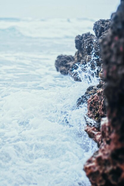 Foto primer plano de las olas marinas