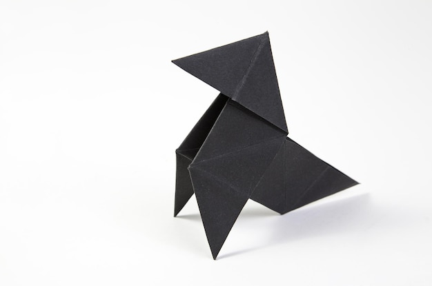Primer plano de origami contra un fondo blanco