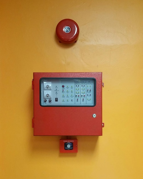 Foto primer plano del panel de control en la pared