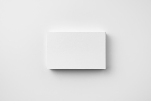 Primer plano del papel contra un fondo blanco