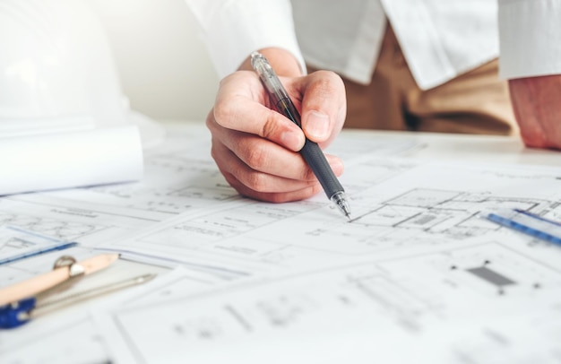 Primer plano de un papel en la mano