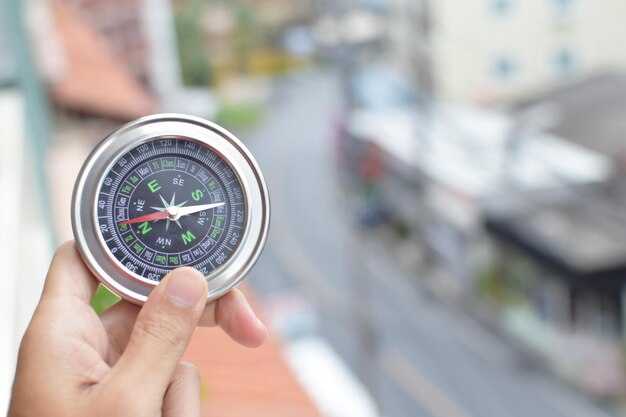 Foto primer plano de un paraguas en la mano