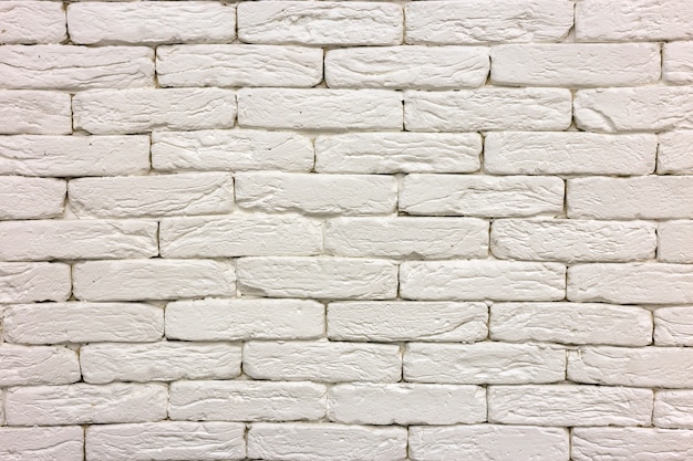 Primer plano de la pared de ladrillo macizo encalado pintado de blanco. Resumen copia espacio, albañilería, construcción y albañilería concepto.