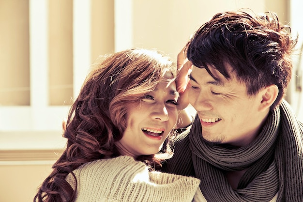 Primer plano de pareja sonriente