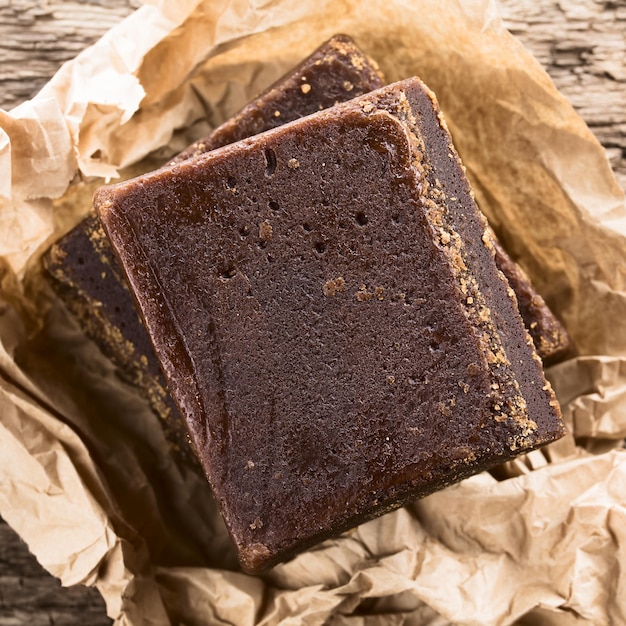 Primer plano de un pastel de chocolate