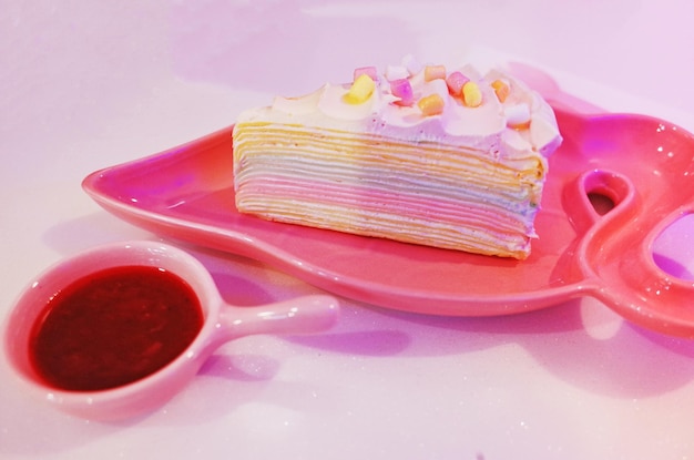 Foto un primer plano del pastel en el plato.