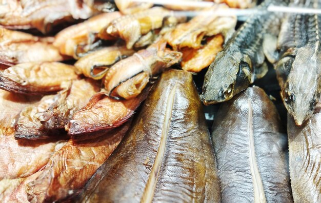 Foto primer plano de peces para la venta en el mercado